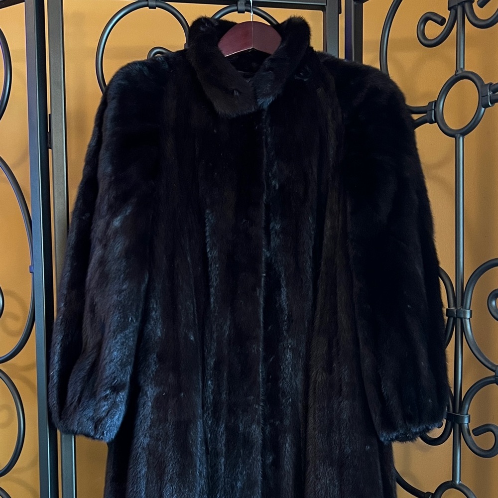 LOUIS MILONA Mahogany Mink Fur Coat
